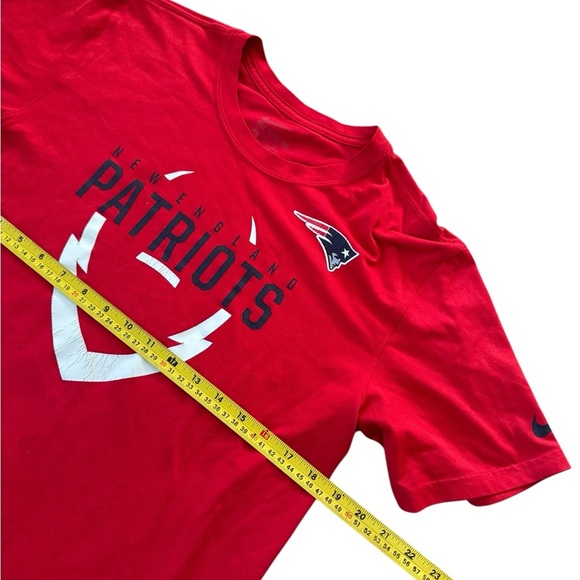 New England Patriots Nike Athletic Fit Short Sleeve Shirt Size Medium - Picture 3 of 5